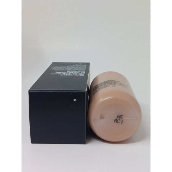New MAC Studio Face & Body Foundation N5 4.0 oz - Picture 2 of 3